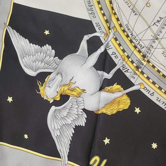 Versace silk scarf - Picture 3 of 6